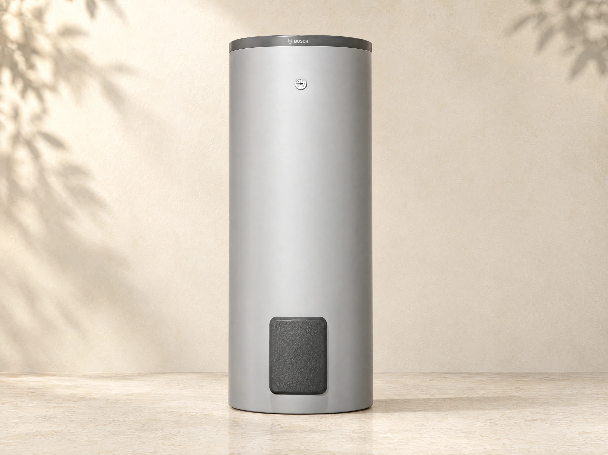 Bosch Stora WH Warmwasserspeicher im hellen Produktstudio Bosch Stora WH Warmwasserspeicher im hellen Produktstudio