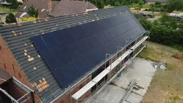 Photovoltaik-Referenz SolarX – Calau – 2023 Photovoltaik-Referenz SolarX – Calau – 2023, 24,9 kWp auf einem Einfamilienhaus