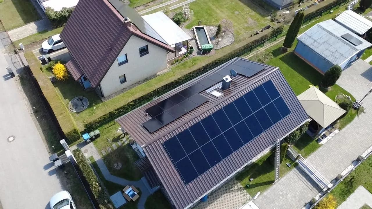 Photovoltaik-Referenz SolarX – Glienicke – 2026 Photovoltaik-Referenz SolarX – Glienicke – 2026, 17,39 kWp auf einem Einfamilienhaus