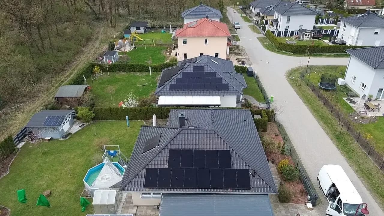 Photovoltaik-Referenz SolarX – Neuenhagen bei Berlin – 2025 Photovoltaik-Referenz SolarX – Neuenhagen bei Berlin – 2025, 9,3 kWp auf einem Einfamilienhaus