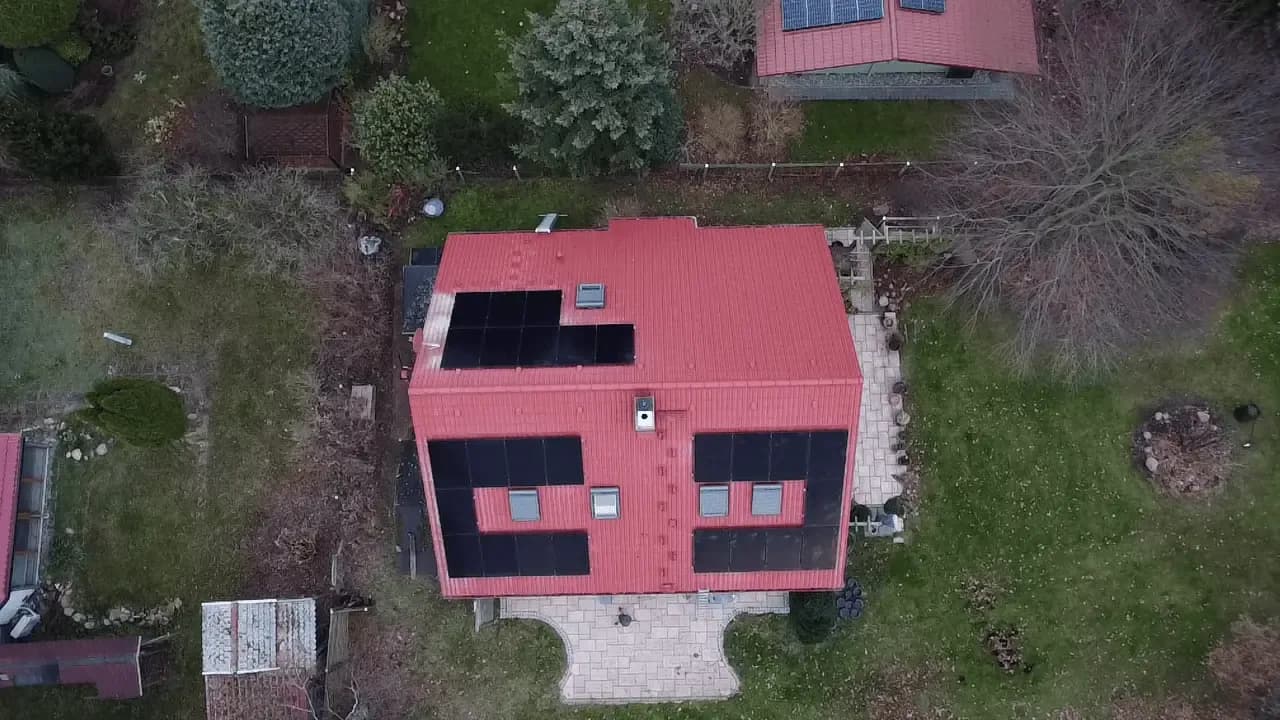 Photovoltaik-Referenz SolarX – Rüthnick – 2024 Photovoltaik-Referenz SolarX – Rüthnick – 2024, 10,12 kWp auf einem Einfamilienhaus