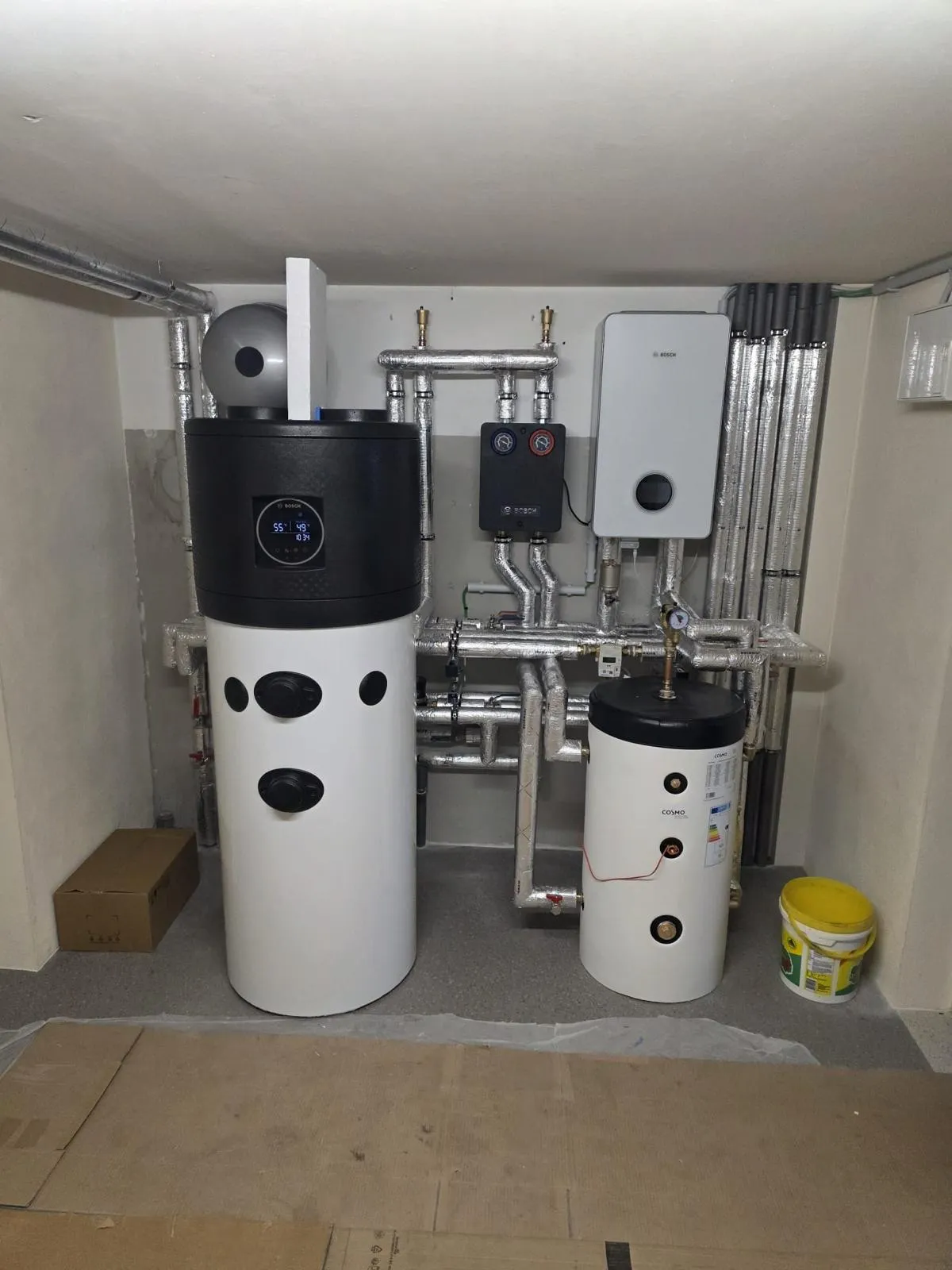 Wärmepumpen-Referenz HeatX – Inneneinheit im Hauswirtschaftsraum Wärmepumpen-Referenz HeatX – Inneneinheit im Hauswirtschaftsraum