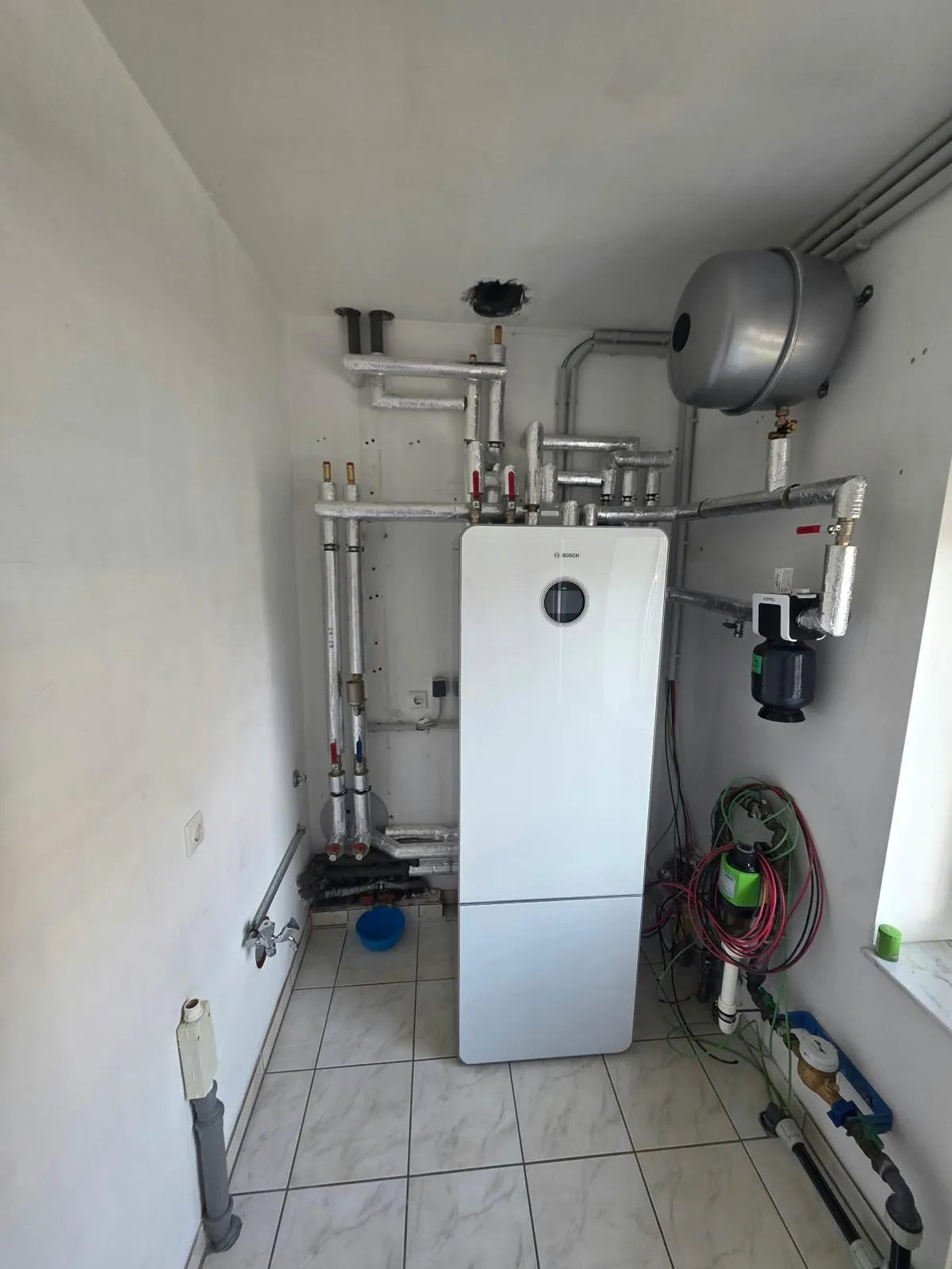 Wärmepumpen-Referenz HeatX – Inneneinheit mit Speicher Wärmepumpen-Referenz HeatX – Inneneinheit mit Speicher